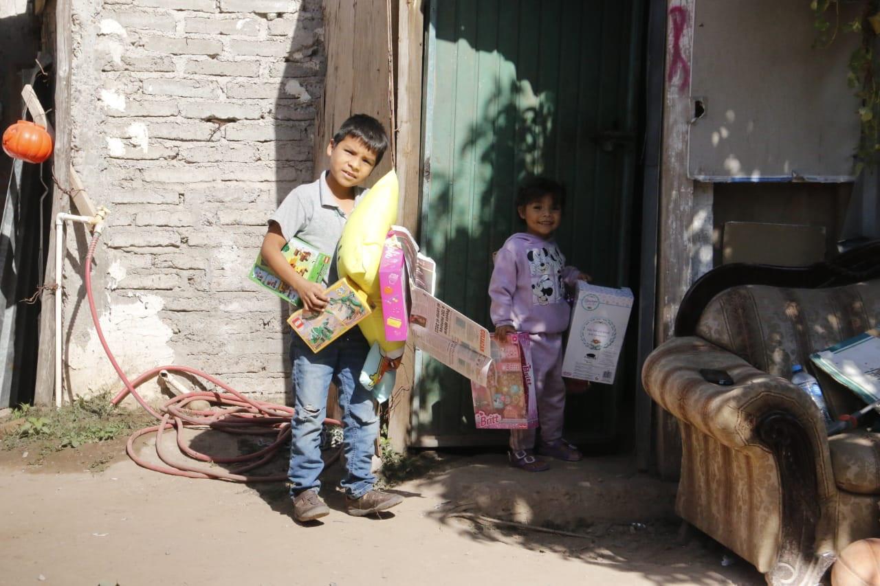 $!Los Reyes Magos de Noroeste dibujan sonrisas en Aguaruto, Culiacán
