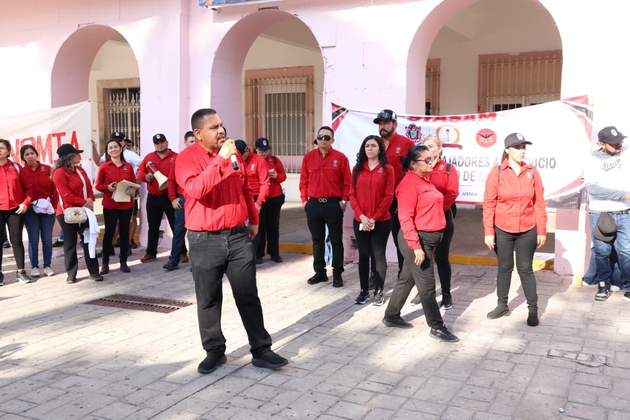 $!Exigen sindicalizados de STASAM justicia laboral durante el desfile del Día del Trabajo