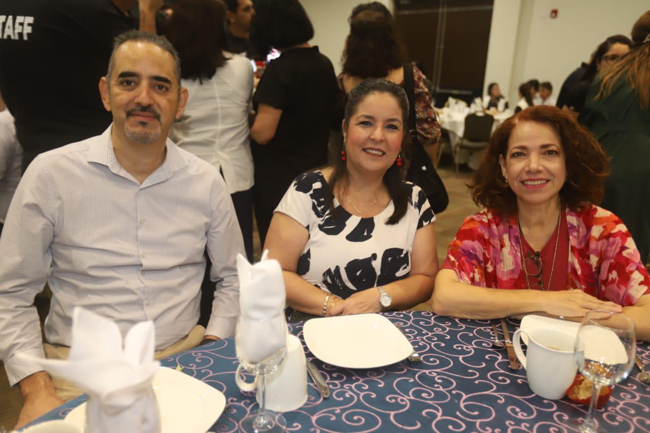 $!Guillermo Martínez, Felicitas Obeso y Liz Garza de Valdez.
