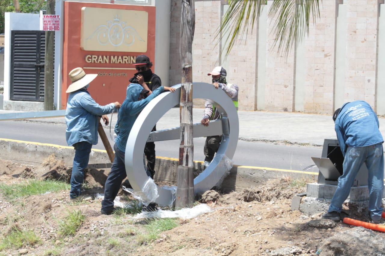 $!En un espacio de 17 cuadras, instalan 198 lámparas led en la Canseco, en Mazatlán