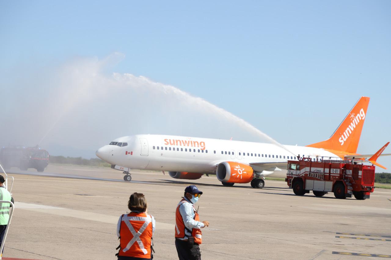 $!Mazatlán recupera dos vuelos de Canadá