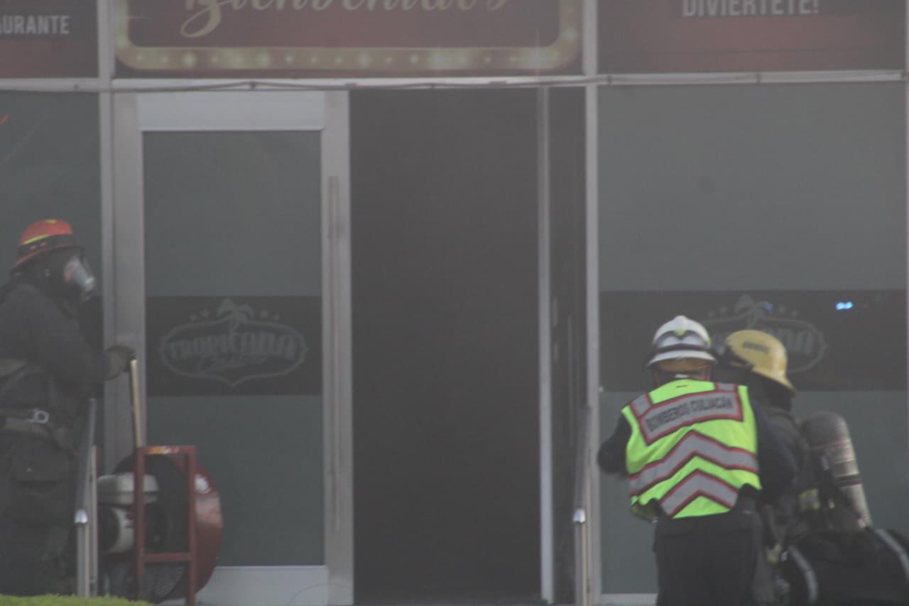 $!Incendian casino en el Desarrollo Urbano Tres Ríos de Culiacán
