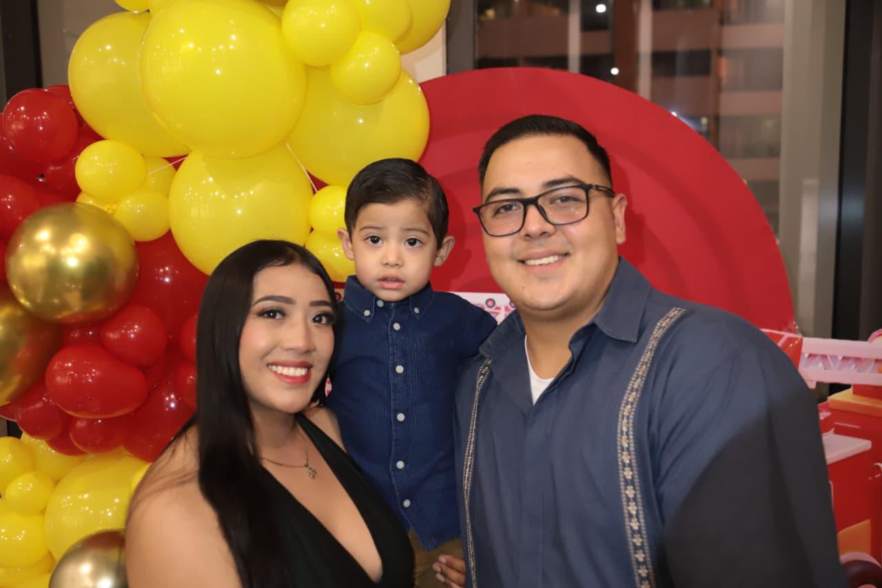 $!Adriana Trujillo, Heber Geovanni y Geovanni Osuna.