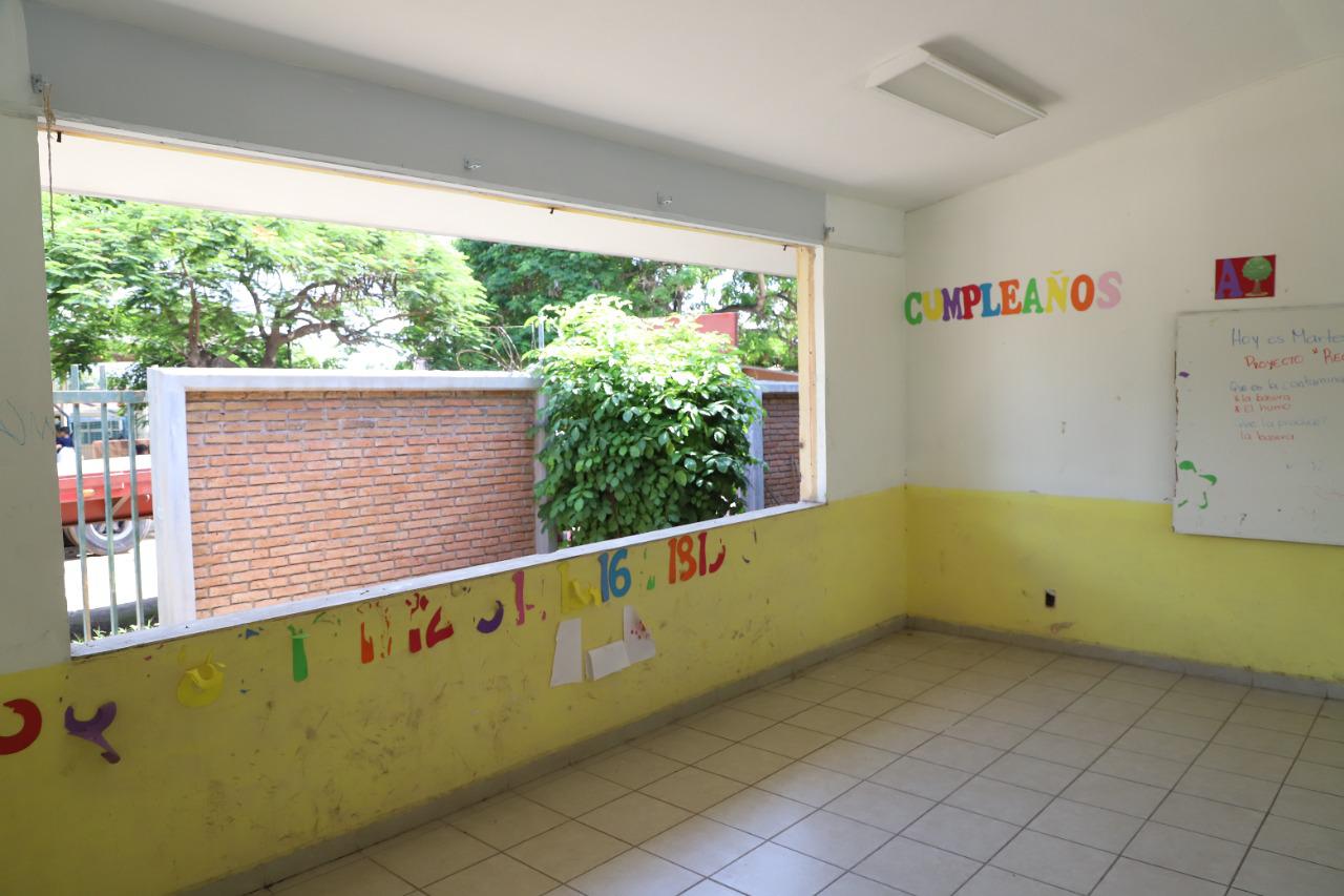 $!En el regreso a clases, en Sinaloa exhiben y reclaman a autoridades educativas daños en planteles