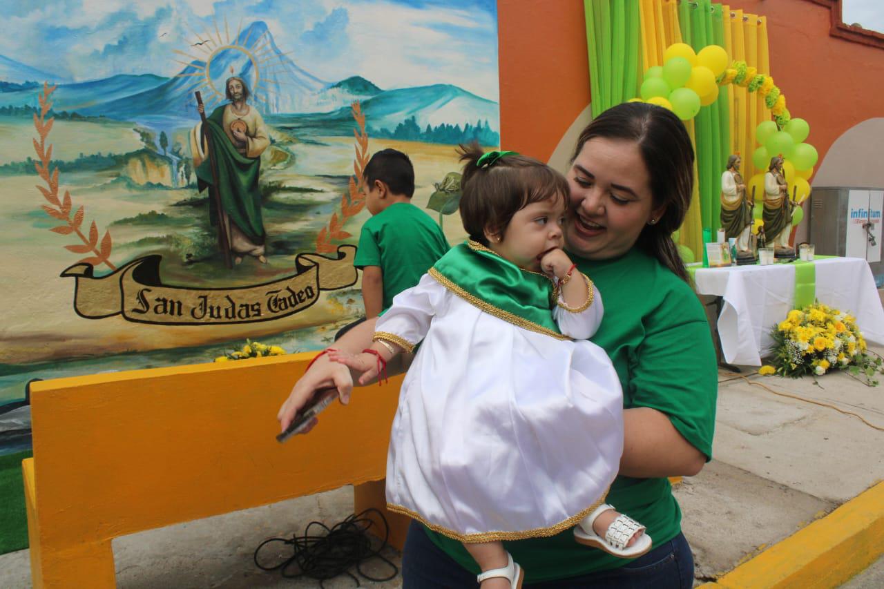 $!Adela y Emily celebran a San Judas Tadeo en Rosario por favor recibido