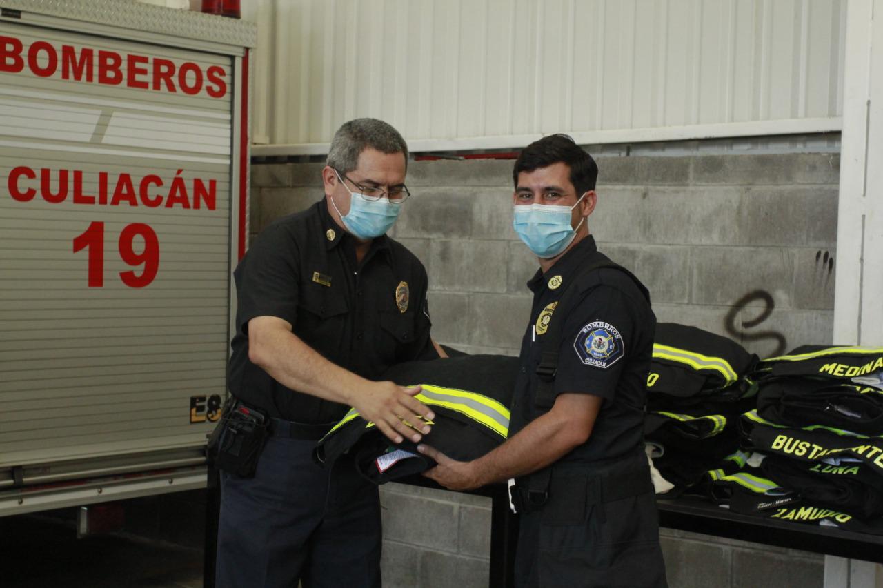 $!Entrega Patronato 25 trajes de protección para Bomberos de Culiacán
