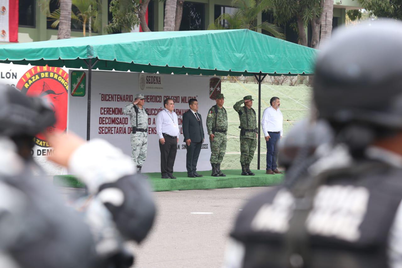 $!Destruye Ejército en Mazatlán armamento decomisado y puesto a su disposición