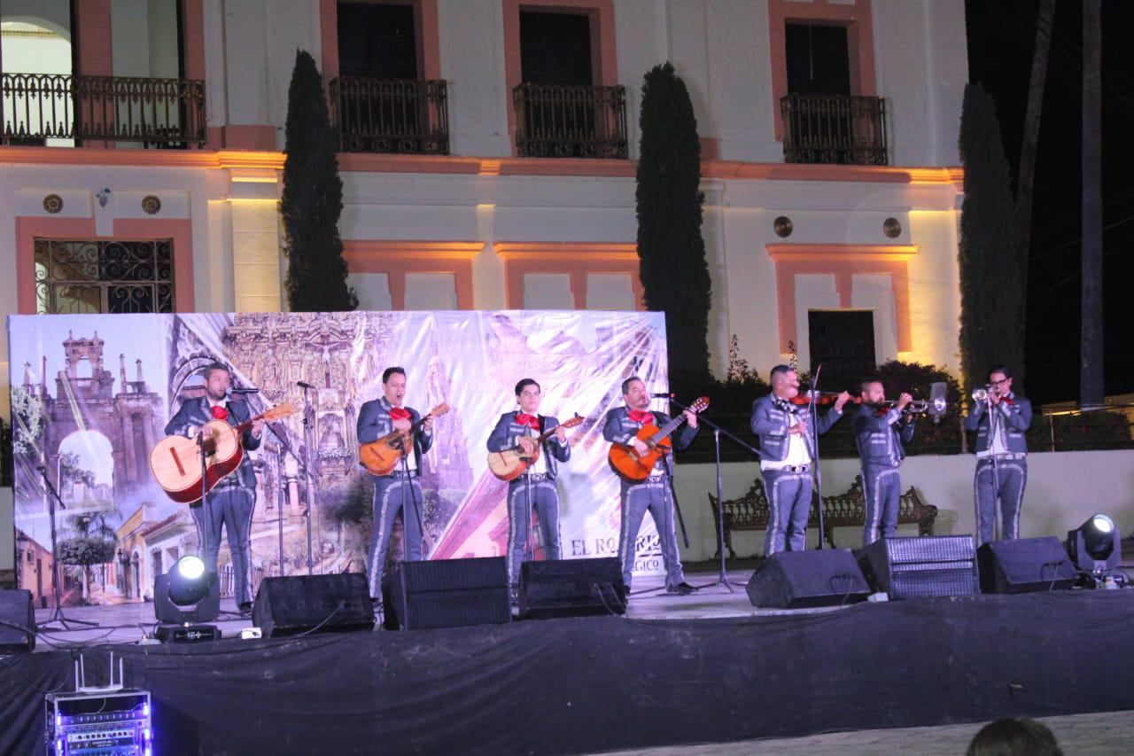 $!Con mariachi recuerdan a Lola Beltrán en su 28 aniversario luctuoso en Rosario