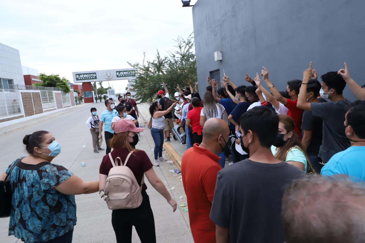 $!Se sale de control la vacunación a jóvenes de 15 a 17 años en Mazatlán