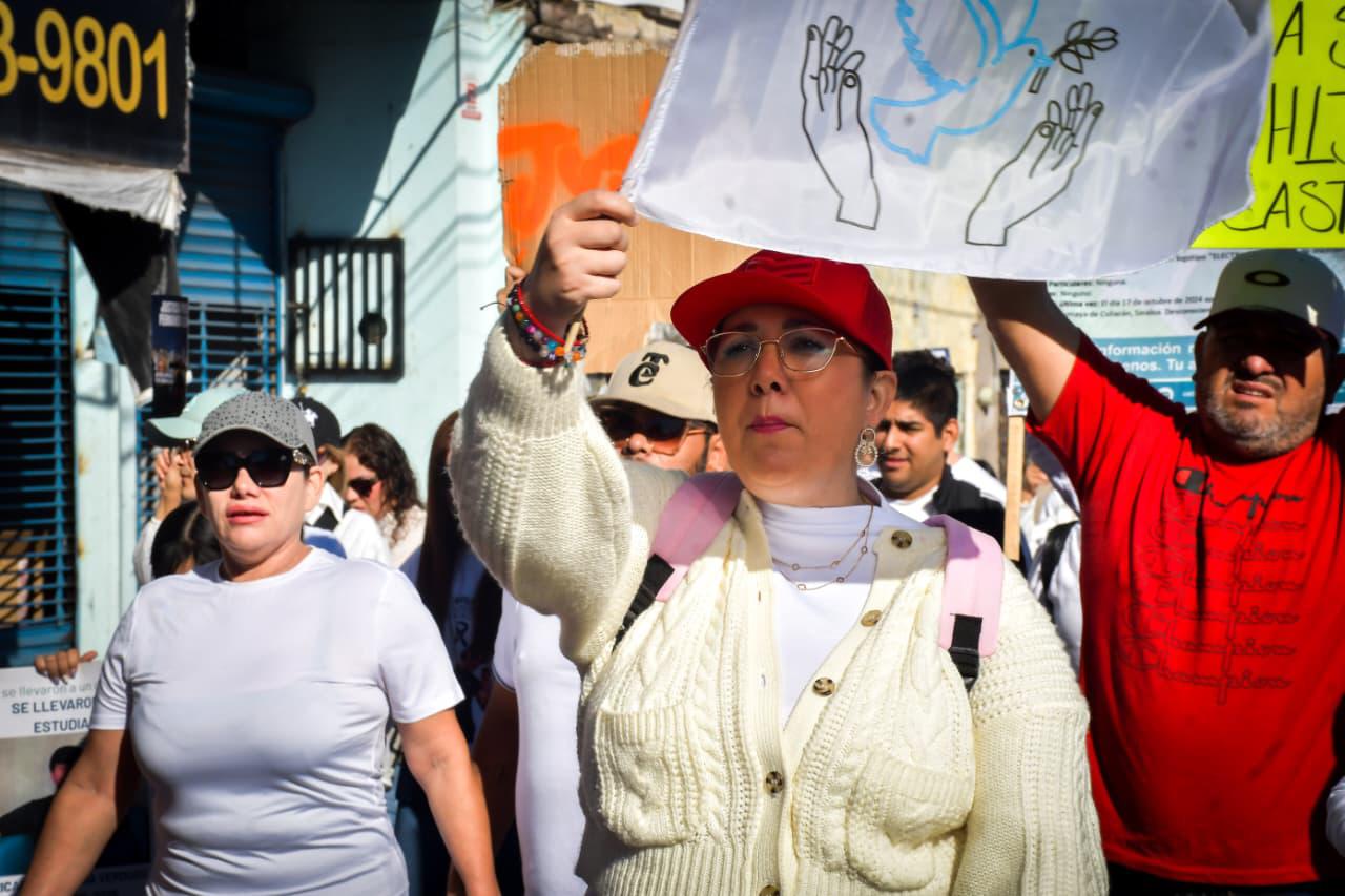 $!‘Fernando Alan no era un criminal’: marchan en Culiacán por justicia del joven muerto en operativo militar