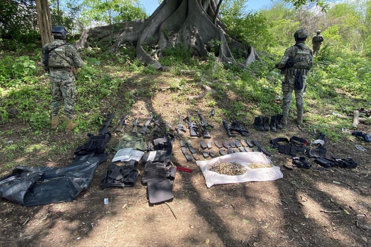 $!Decomisan arsenal y explosivos en operativo de fuerzas federales en Cosalá
