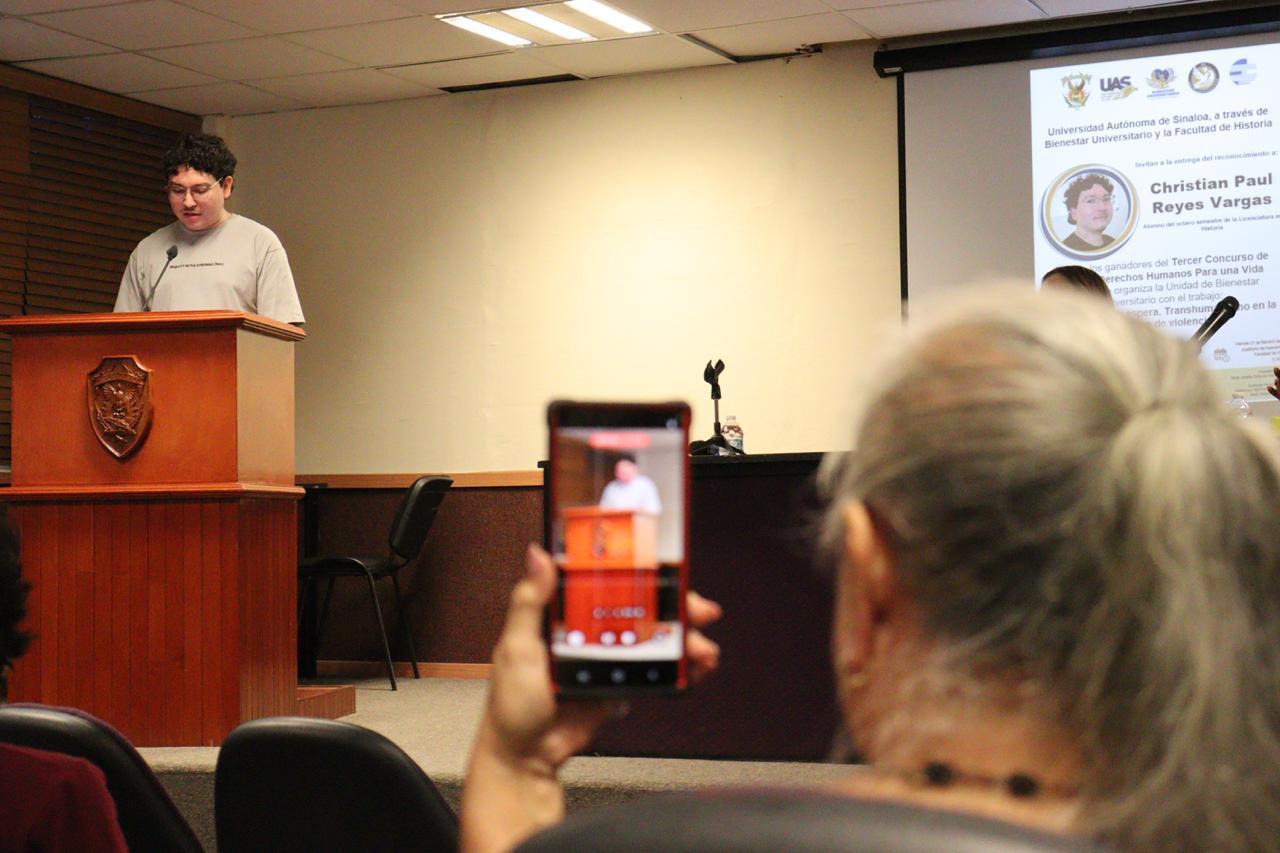 $!Reconoce UAS a estudiante de Historia en propuesta contra la violencia y el uso del transhumanismo