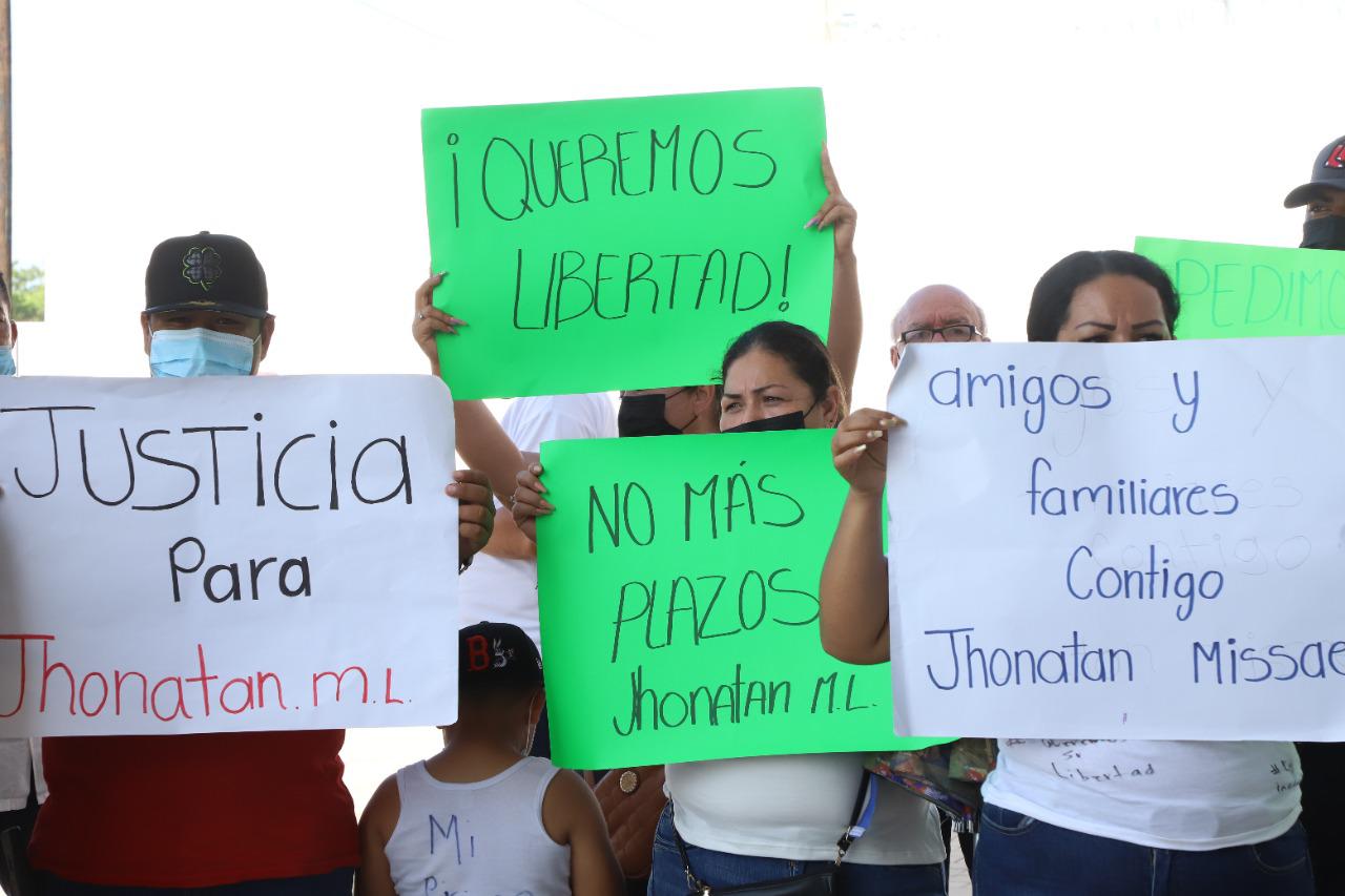 $!En Mazatlán, familiares de taxista preso exigen justicia y liberación