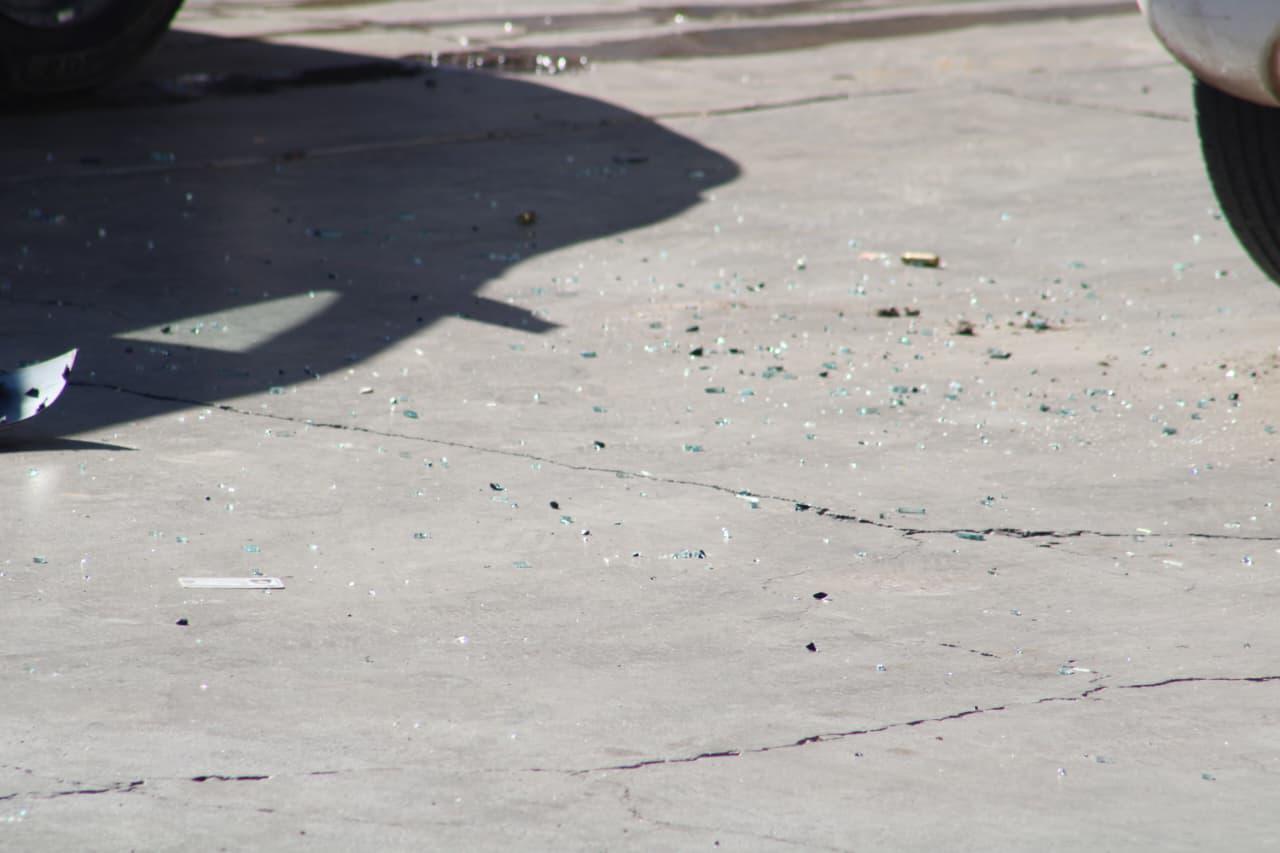 $!Un muerto y un herido deja ataque armado frente a purificadora de agua en Valle Alto, en Culiacán