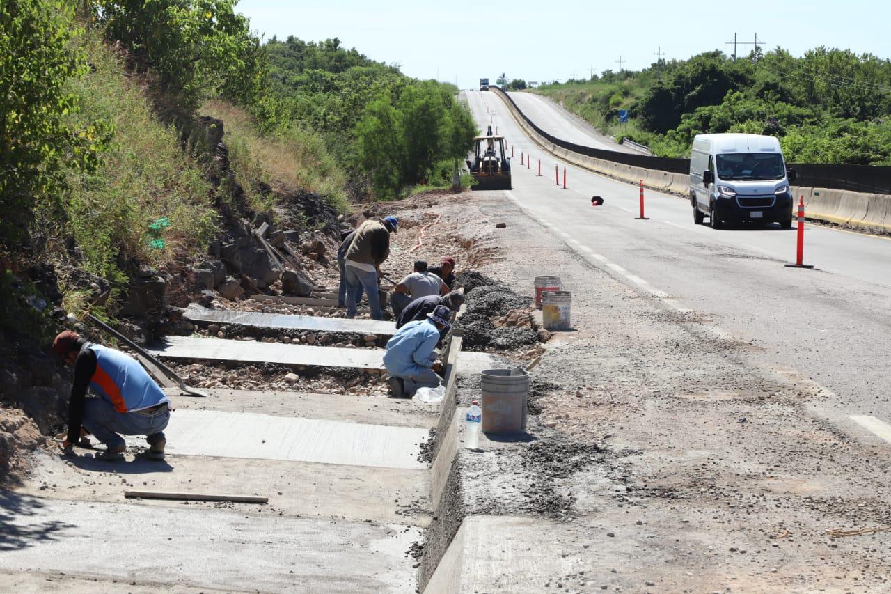 $!Reencarpetan parte de la Autopista Mazatlán-Culiacán