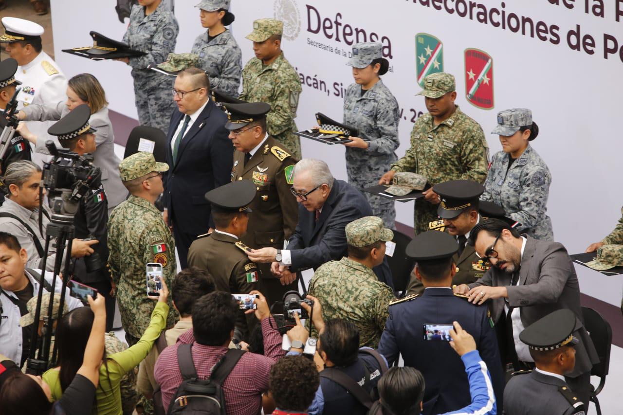 $!Reconocen a 72 integrantes del Ejército, Fuerza Aérea y Guardia Nacional con ascensos en Culiacán