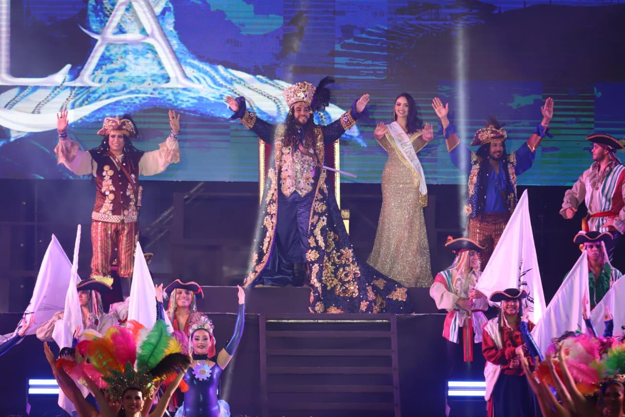 $!Recibe su corona Brayan Durán como Rey de la Alegría del Carnaval de Mazatlán 2025