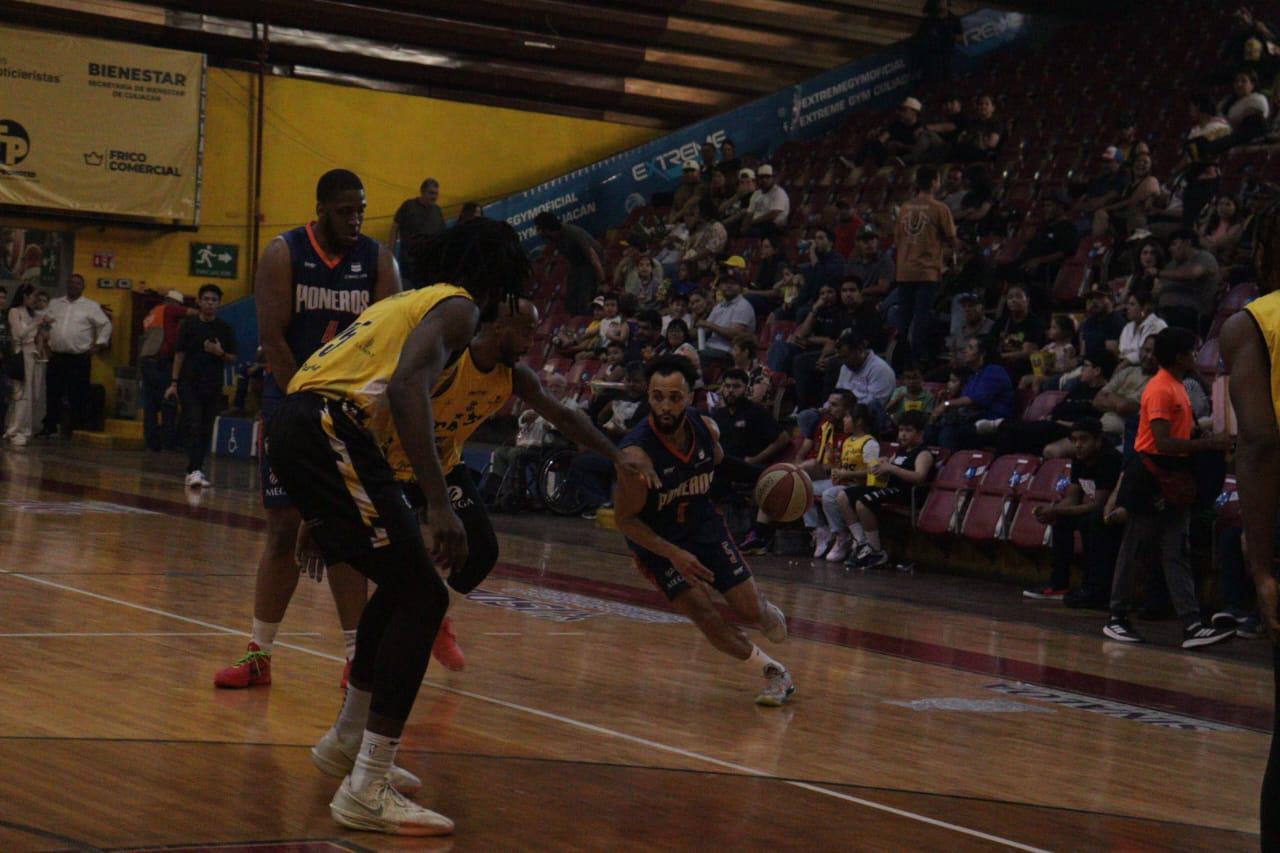 $!Caballeros de Culiacán saca la escoba en casa ante Pioneros