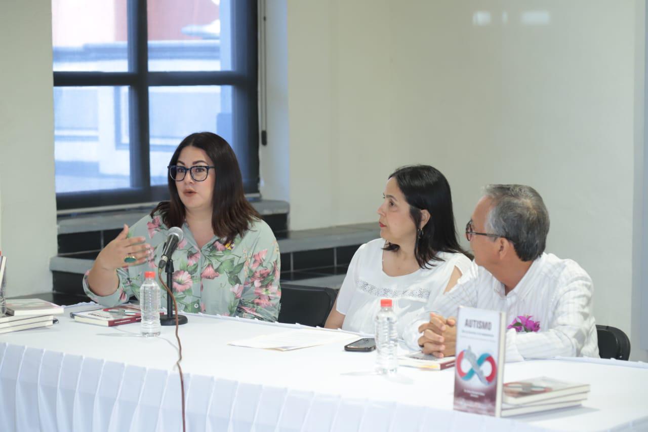 $!La maestra María Gutiérrez Pérez señaló que esta obra es una joya, ya que les permite preguntarse a sí mismo qué más se puede hacer.