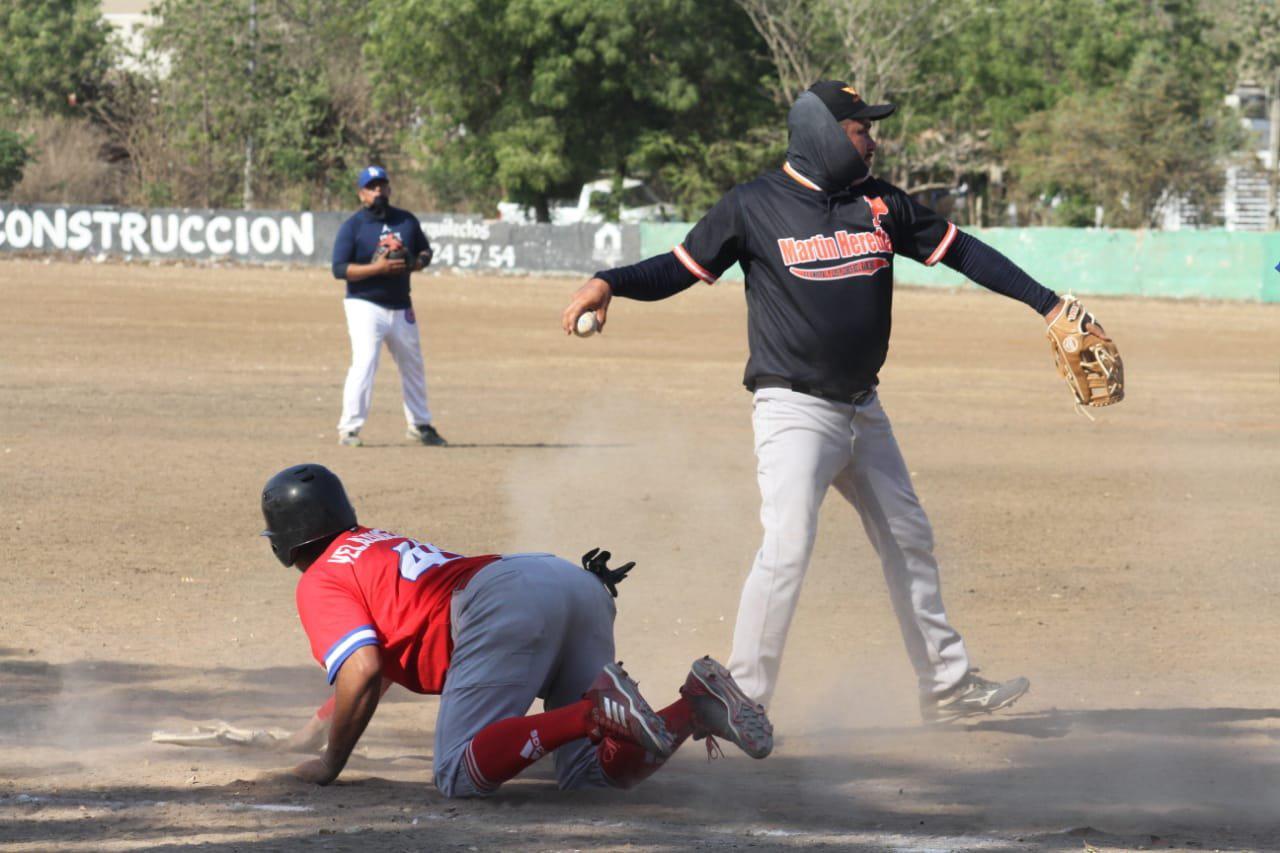 $!Toman el mando de la serie Plebes del Rancho en la Liga de Taxis Verdes