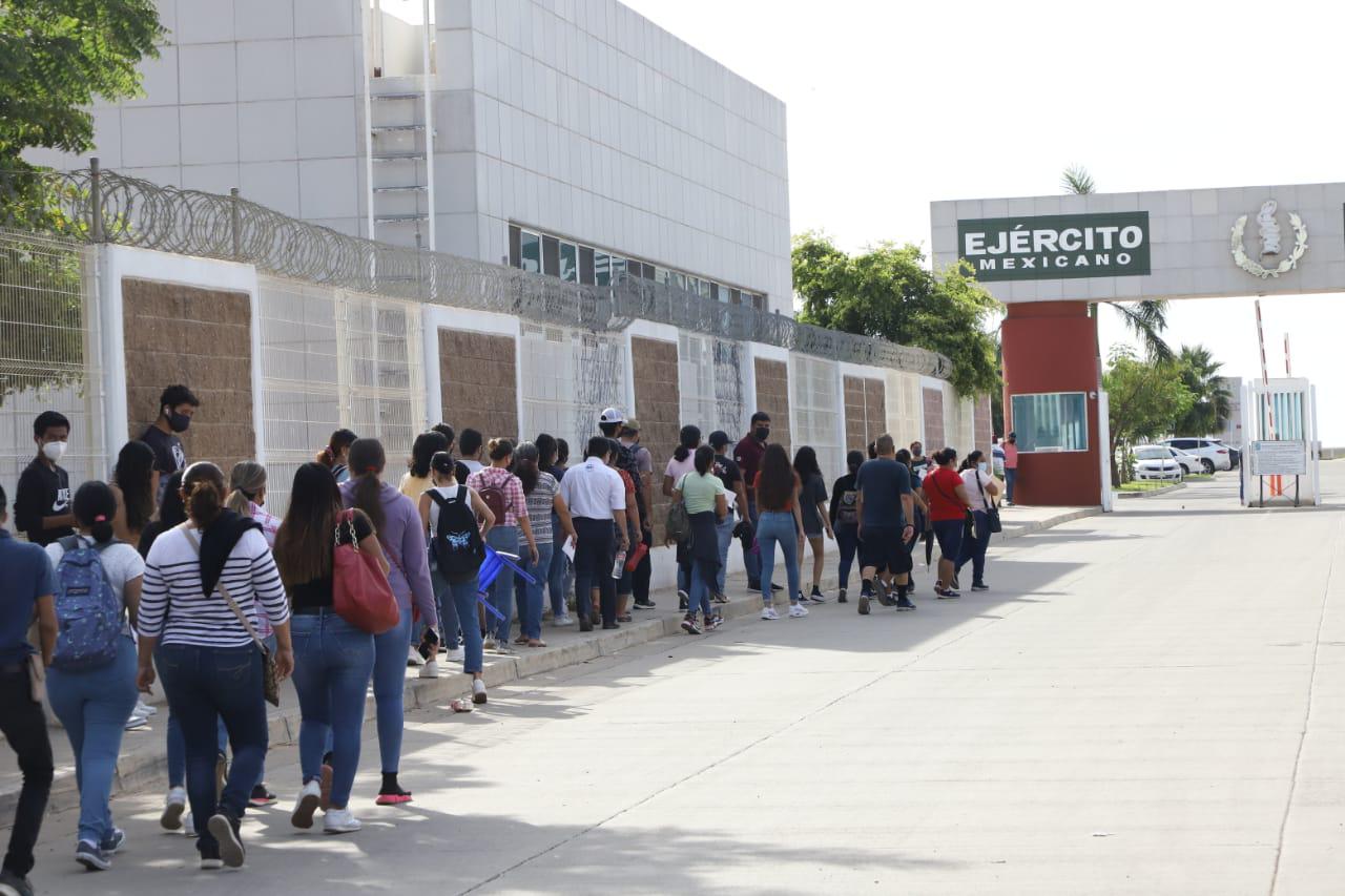 $!Reclaman abrir más centros de vacunación en Mazatlán para adolescentes de 15 a 17 años