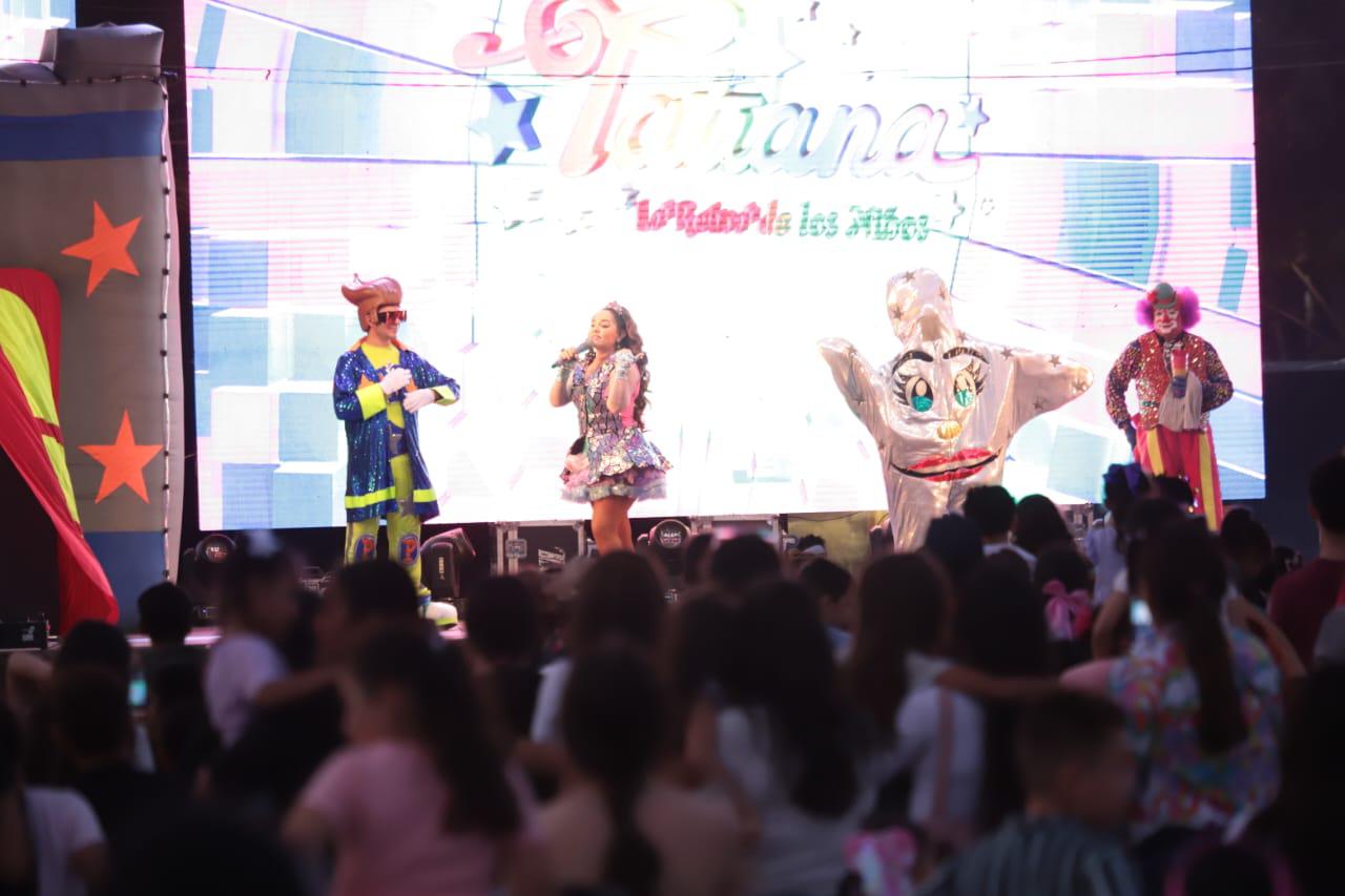 $!Tatiana llena de magia y música el Parque Central en festejo del Día del Niño