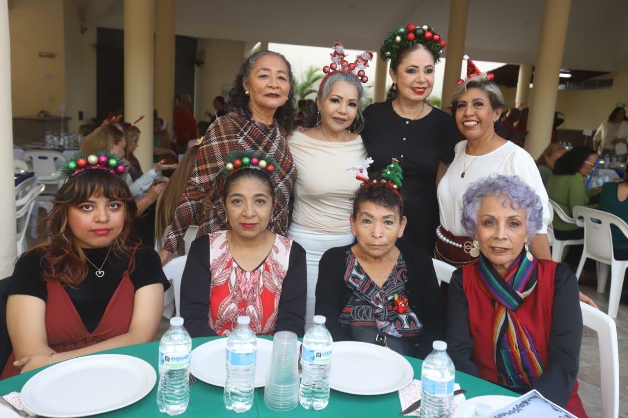 $!Rosy Macías, Lupita Salazar, Xóchith Cazares, Eunice Reyes, Estefania Minor, Teresa Minor, Elena Trejo y Alma Olmeda, de la Unidad Ocean Palace.