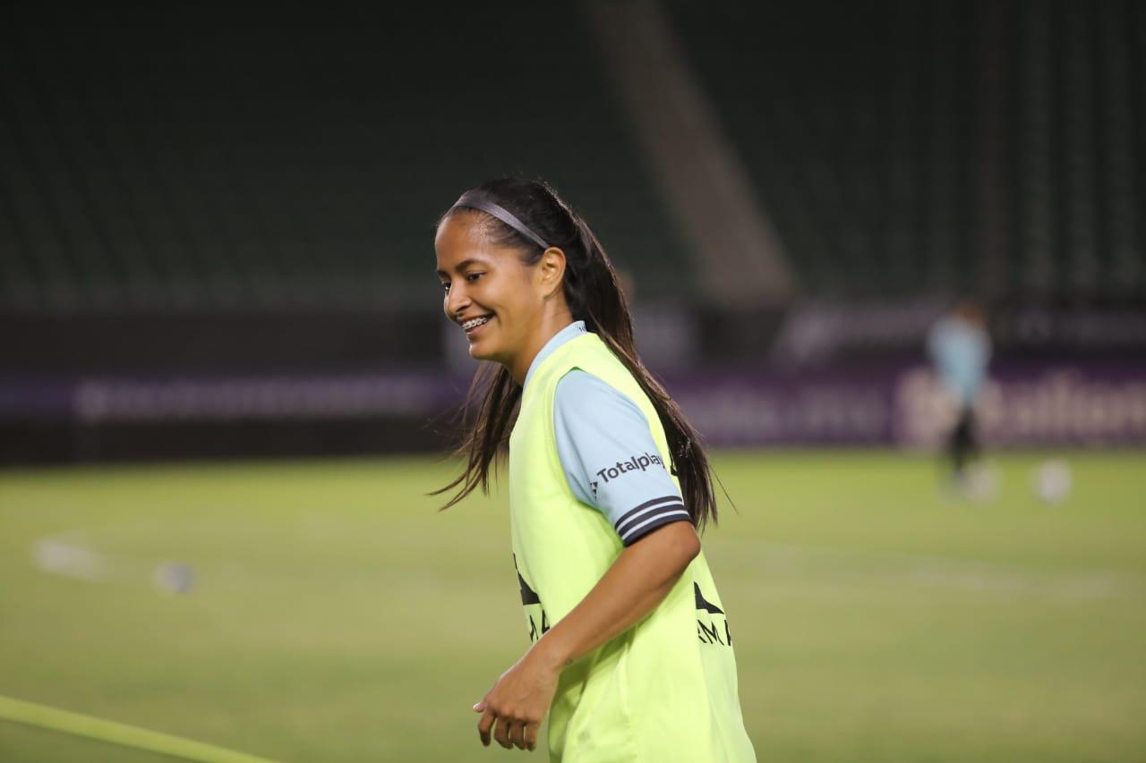 $!Belkis Escalante: La mazatleca que se ha abierto cancha en el futbol y en la vida