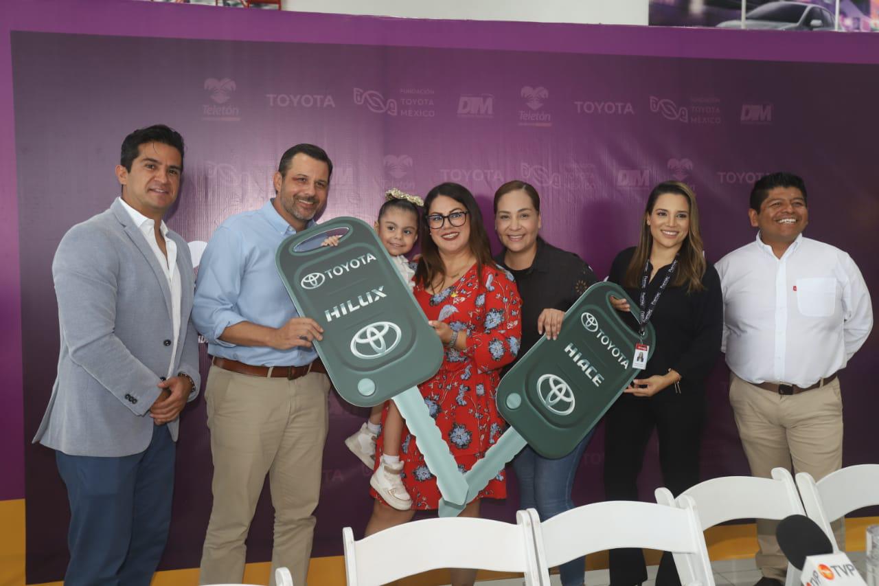 $!Dona Toyota dos vehículos al CRIT Teletón Sinaloa, que se construye en Mazatlán
