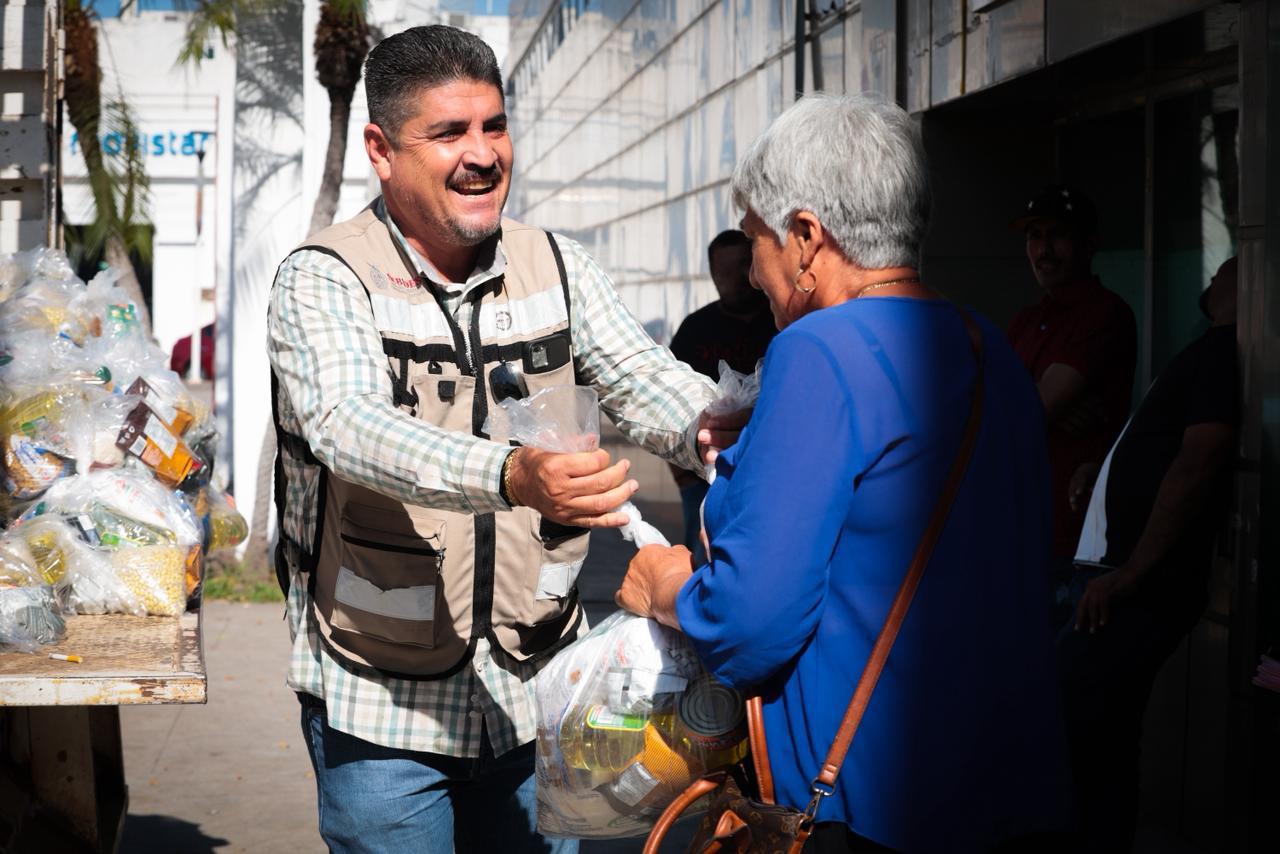 $!Brindan apoyo a familias desplazadas de Badiraguato en Culiacán