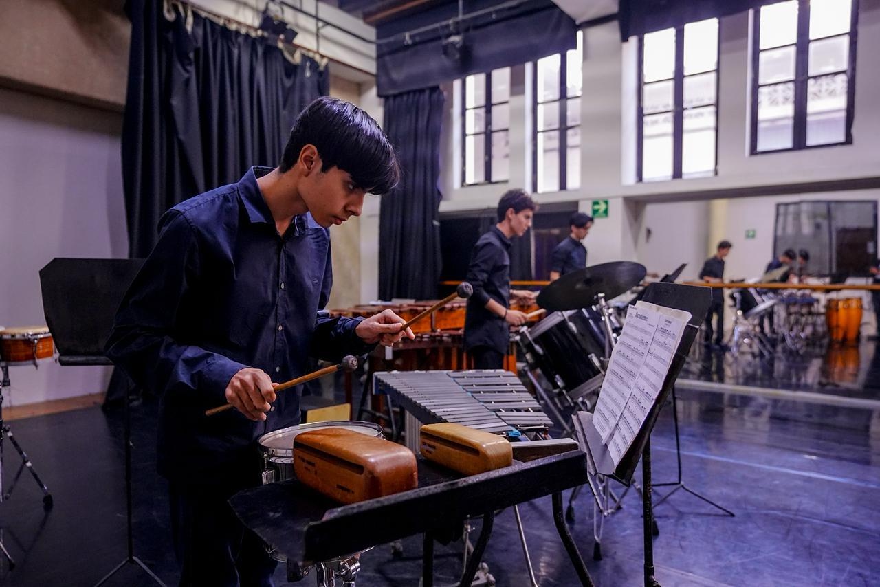 $!Los jóvenes durante la presentación.