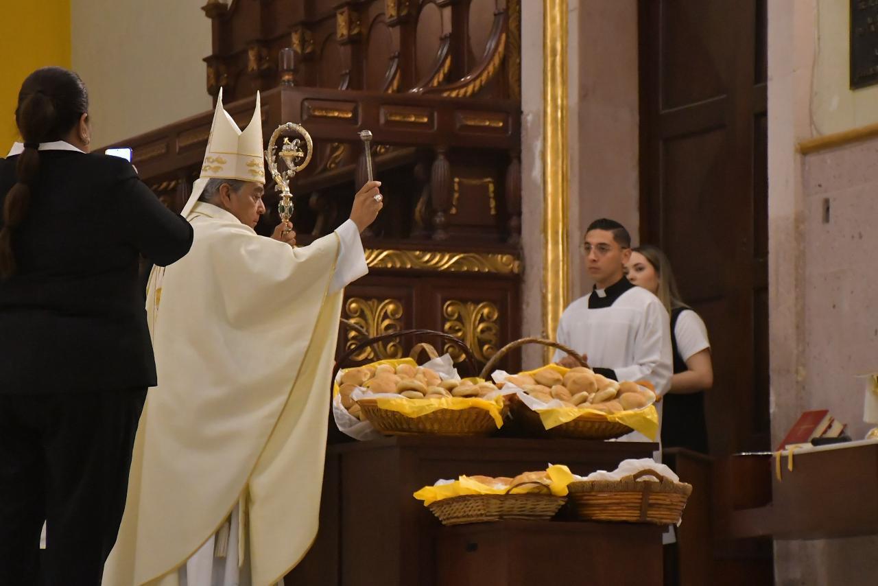 $!Catedral de Culiacán celebra el Jueves Santo con llamado a vivir la fe desde el servicio