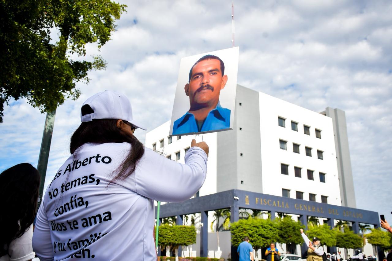 $!Inés Alberto se habría graduado este año; en cambio, su familia marcha para exigir su localización con vida en Culiacán