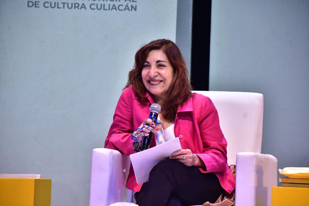 $!La presentadora Elizabeth Moreno destacó que Parra “desmonta los estereotipos del norte” .