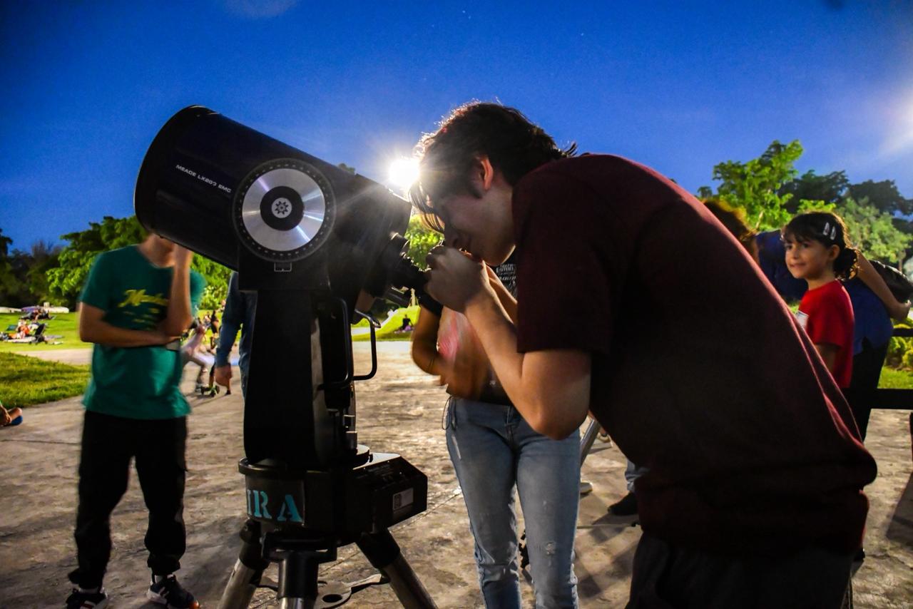 $!Centro de Ciencias de Sinaloa celebra la Noche Internacional de Observar la Luna