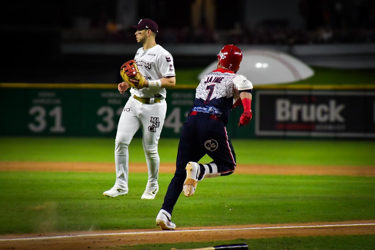 $!Águilas de Mexicali arruina la Navidad de Tomateros de Culiacán