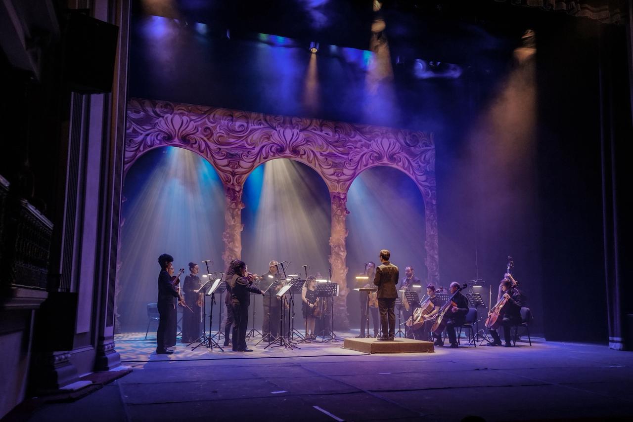 $!La Camerata destacó por su interpretación con cohesión y claridad estilística.