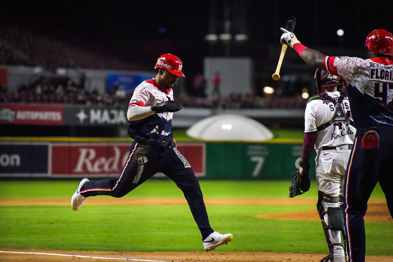 $!Águilas de Mexicali arruina la Navidad de Tomateros de Culiacán