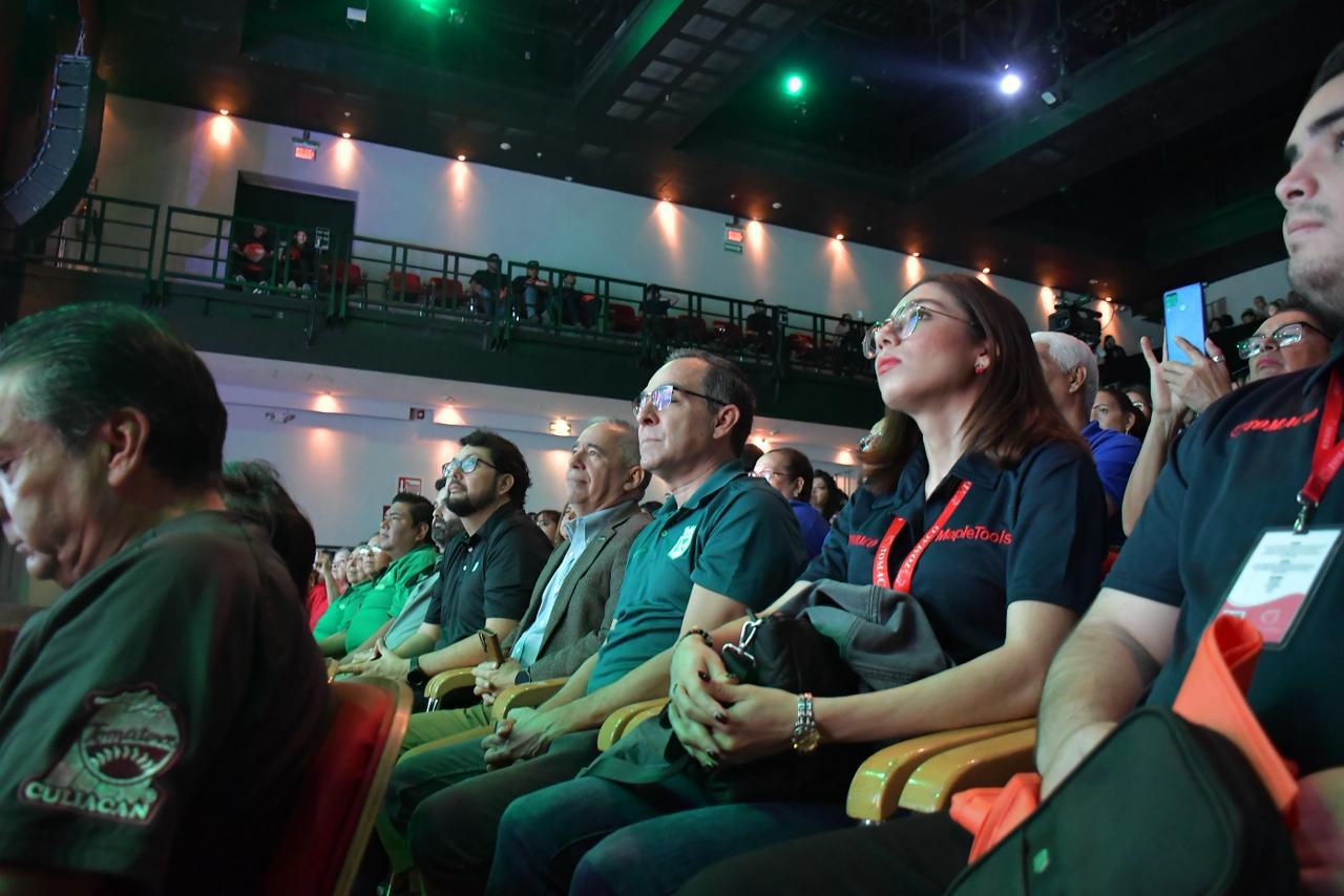 $!Urge transformar los espacios públicos en áreas vivas, dice especialista