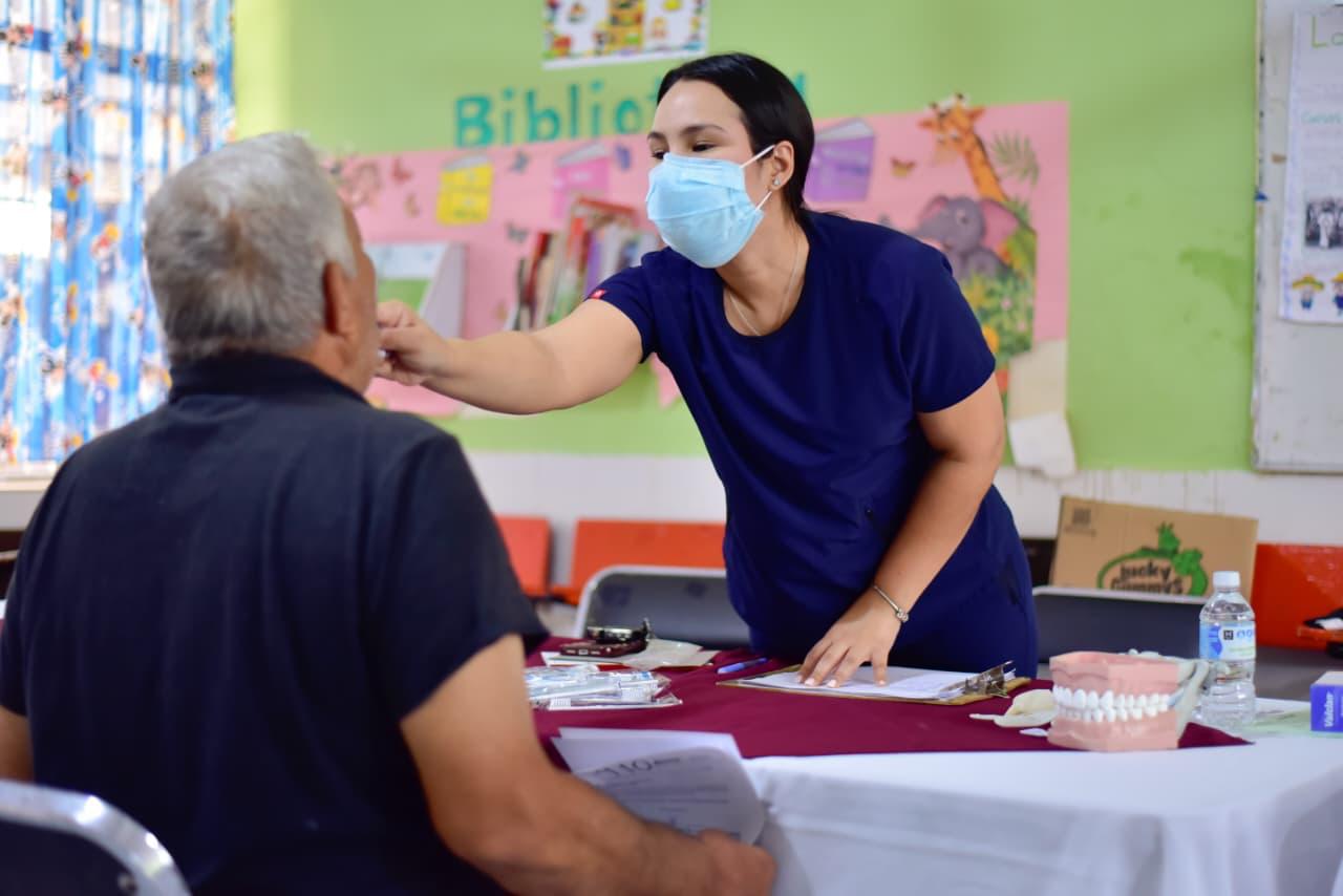 $!Durante la Caravana del Bienestar, vecinos de Compuertas piden reparación del cárcamo y alumbrado público