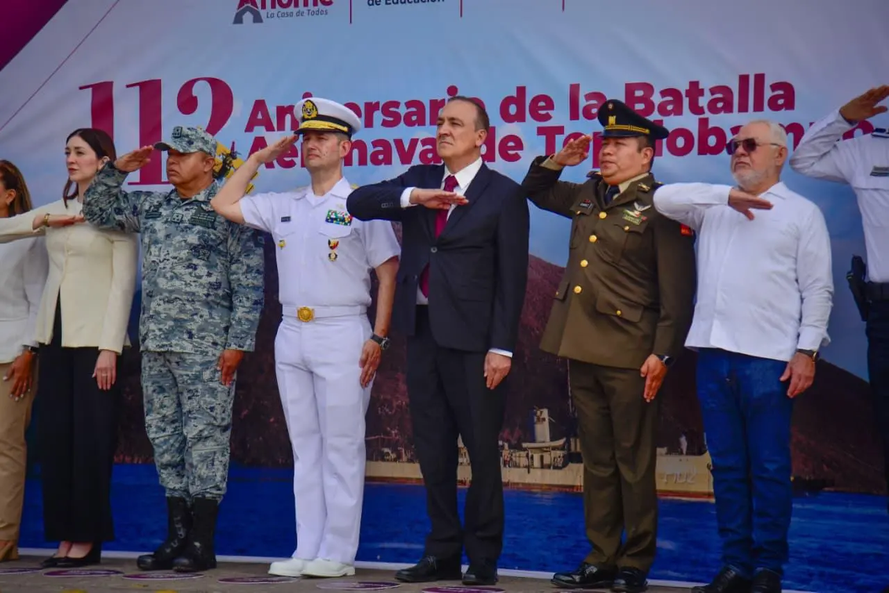 $!Topolobampo revive su historia al celebrar el 112 aniversario de la primera batalla aeronaval del mundo
