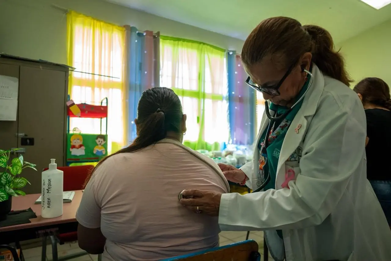 $!Llevan servicios médicos y atención social a vecinos de Alturas del Sur, en Culiacán