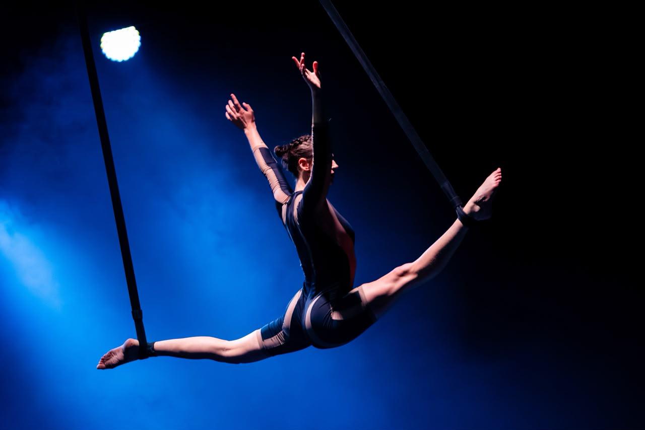 $!El espectáculo “Wolf” fusiona circo, danza y teatro para cautivar al público.