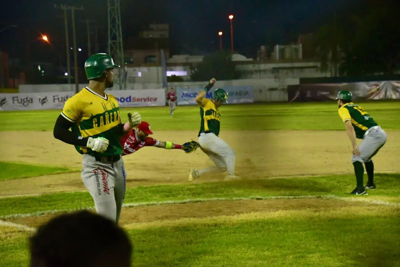 $!Cañeros remonta con rally en la octava y vence a Venados en la Copa Gobernadora
