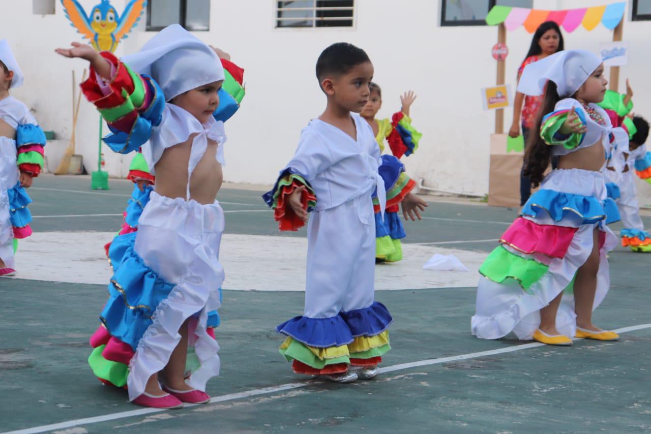 $!Lucen niños de los CADI Centro y CAIC, en Festival de la Primavera en Escuinapa