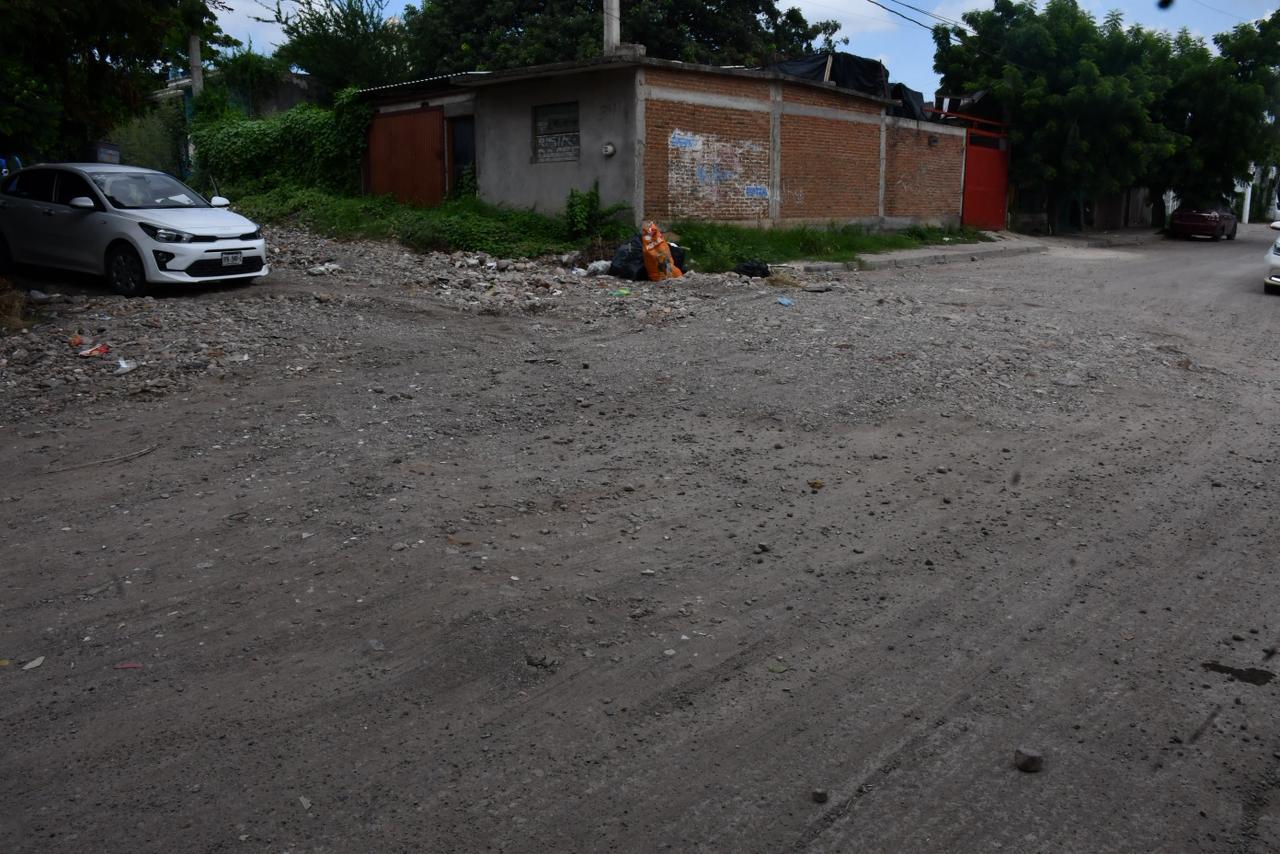 $!En Culiacán, a cinco días de inundaciones deslaves ocupan calles; Ayuntamiento ya atiende, garantiza PC Municipal