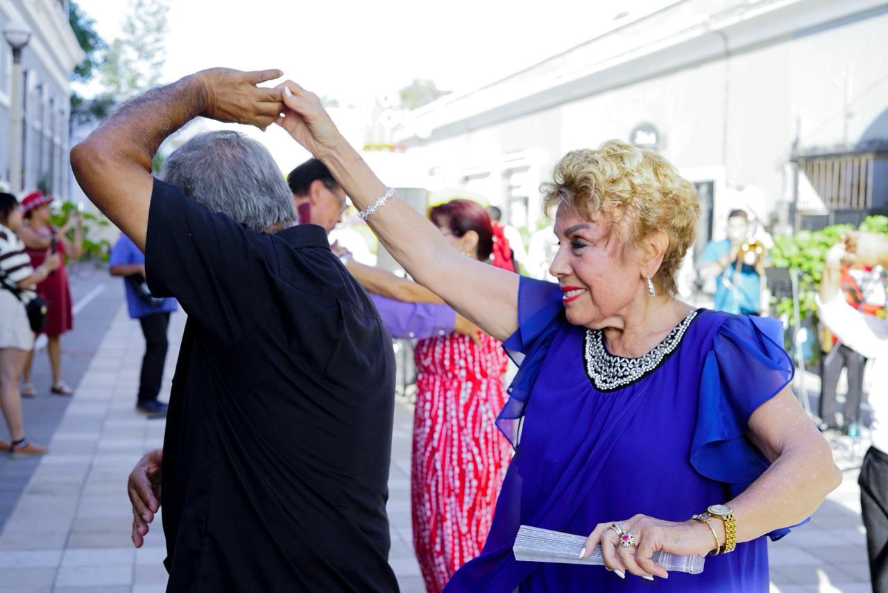 $!La comunidad danzonera disfrutando el evento.
