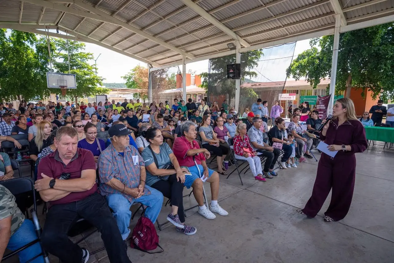 $!Llevan servicios médicos y atención social a vecinos de Alturas del Sur, en Culiacán