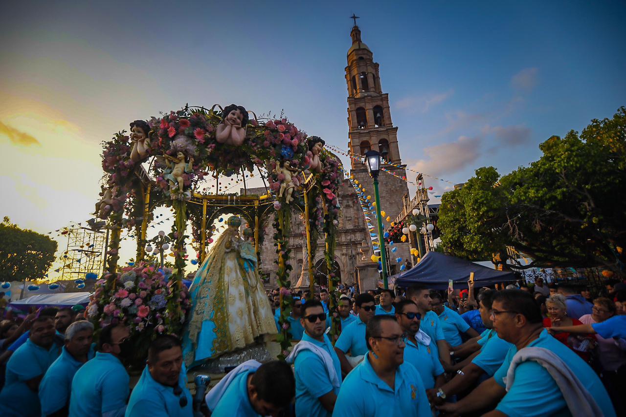 $!Asiste Gobernador a la procesión en honor de la Virgen de Nuestra Señora del Rosario