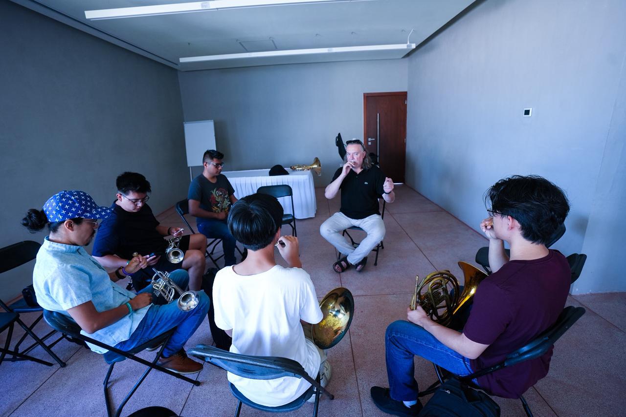 $!Comparte Dariusz Mikulski técnica, arte y reflexión musical